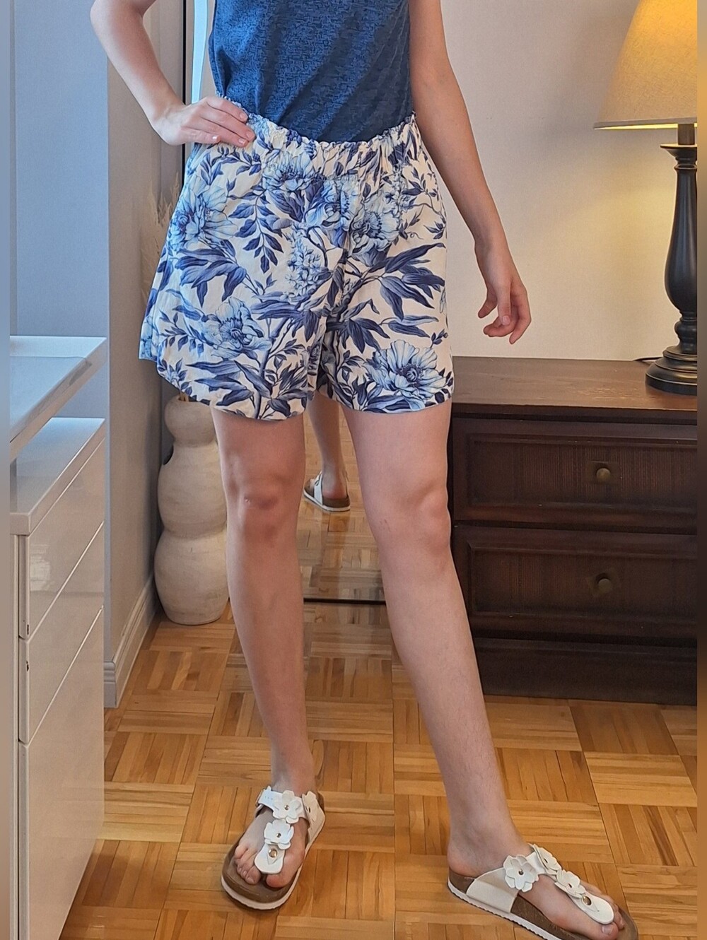 H&M White and Blue Floral Elastic-Waist Women's Shorts